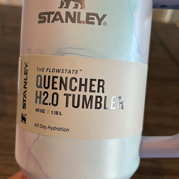 Stanley Quencher 40 oz tumbler Exclusive color in Pastel tie dye - Picture 5 of 9